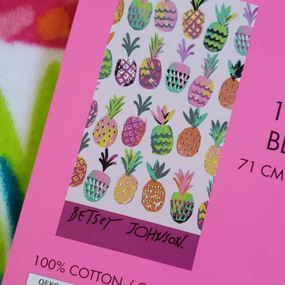 Betsey Johnson KIDS Beach towel - Picture 5 of 5